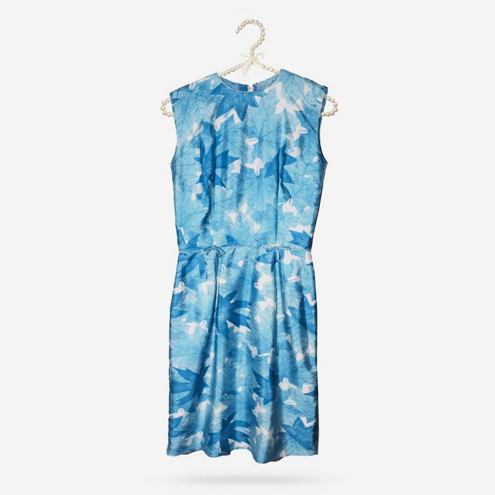 Vintage 1960s Sleeveless Dress, Blue & White Flor… - image 1