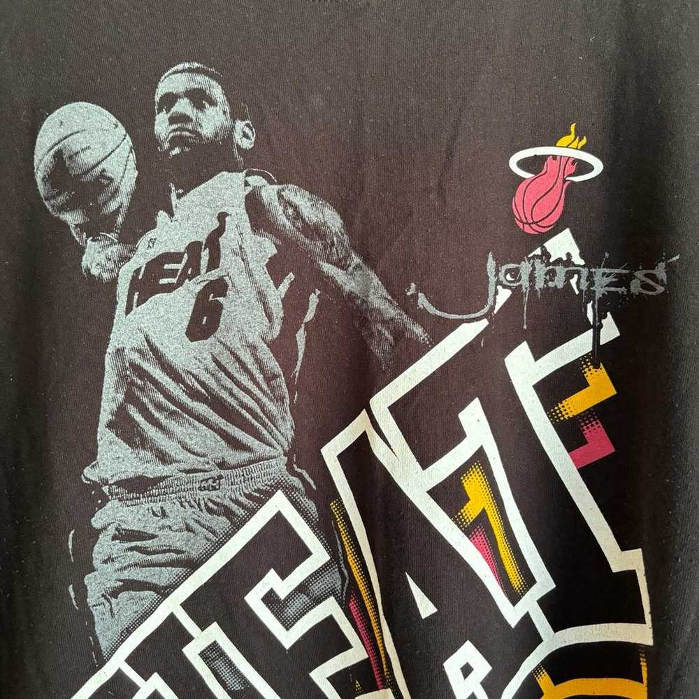 Lebron James Miami Heat UNK NBA Tee shirt Men’s 2… - image 1