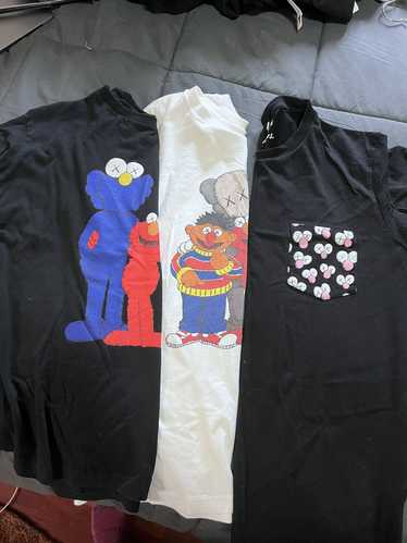 Kaws × Uniqlo Uniqlo Kaws Sesame Street Lot of thr