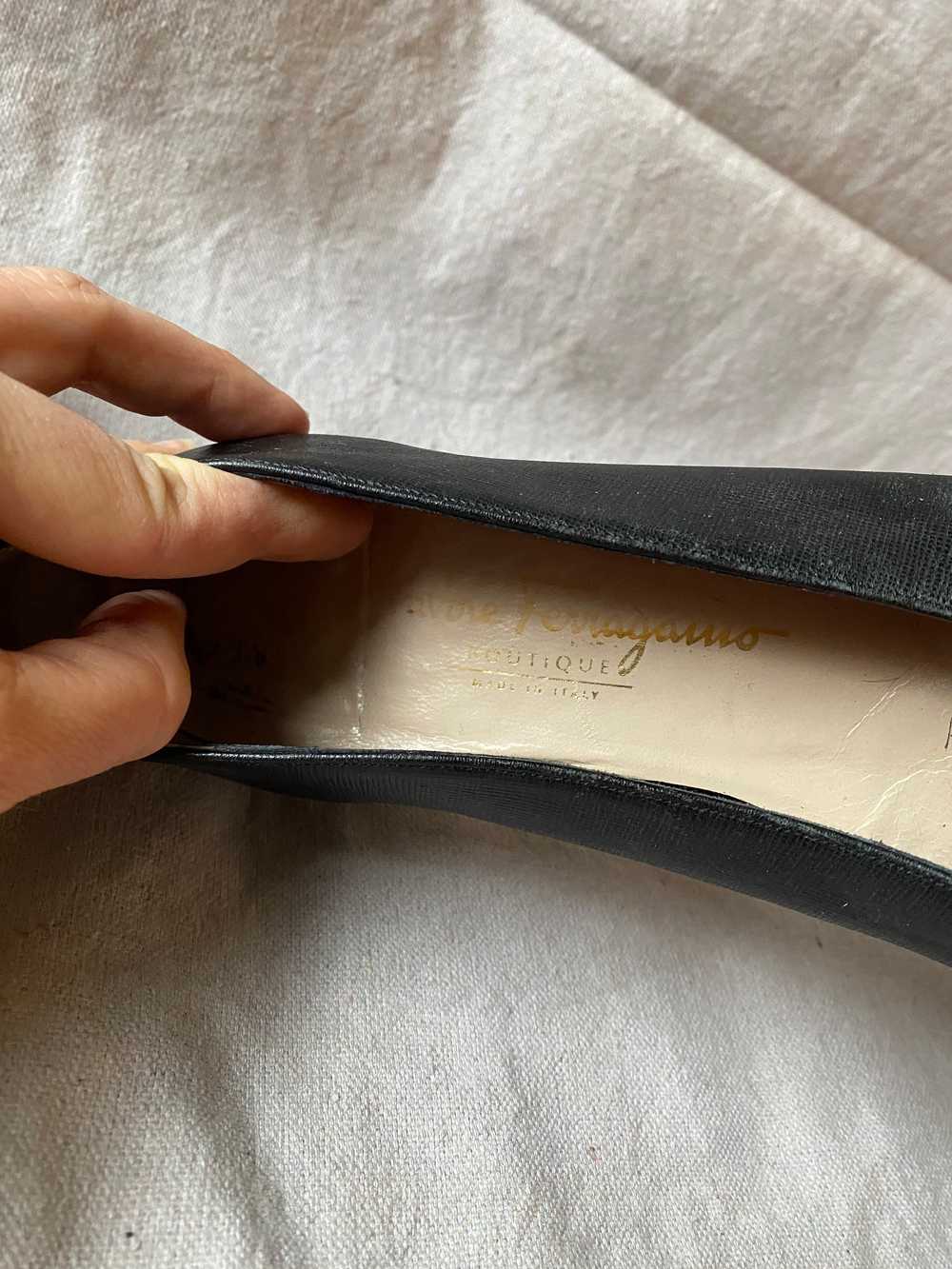 vintage black Ferragamo ballerina flat kitten toe… - image 5