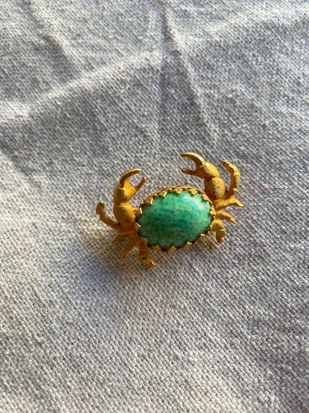 vintage gold crab aqua stone brooch / gold crab a… - image 2