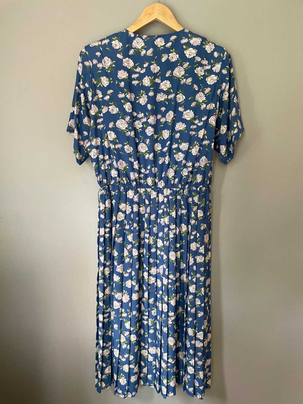 Classics Floral belted dress (16) | Used,… - image 3