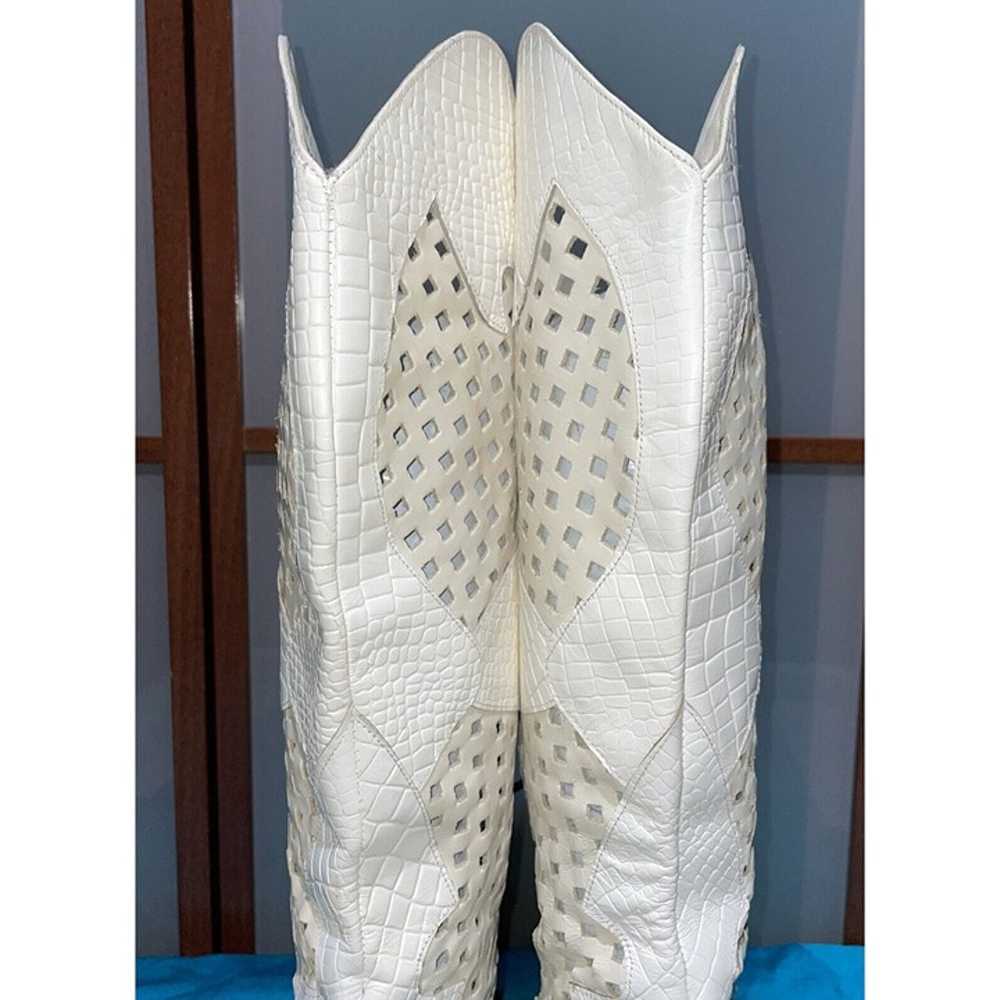 Vintage White Leather Perforated Alligator Emboss… - image 10