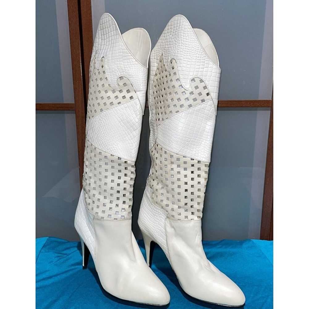 Vintage White Leather Perforated Alligator Emboss… - image 1