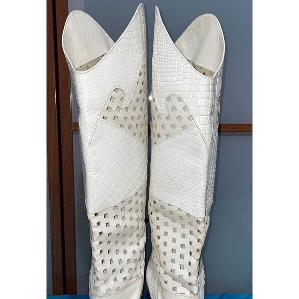 Vintage White Leather Perforated Alligator Emboss… - image 4