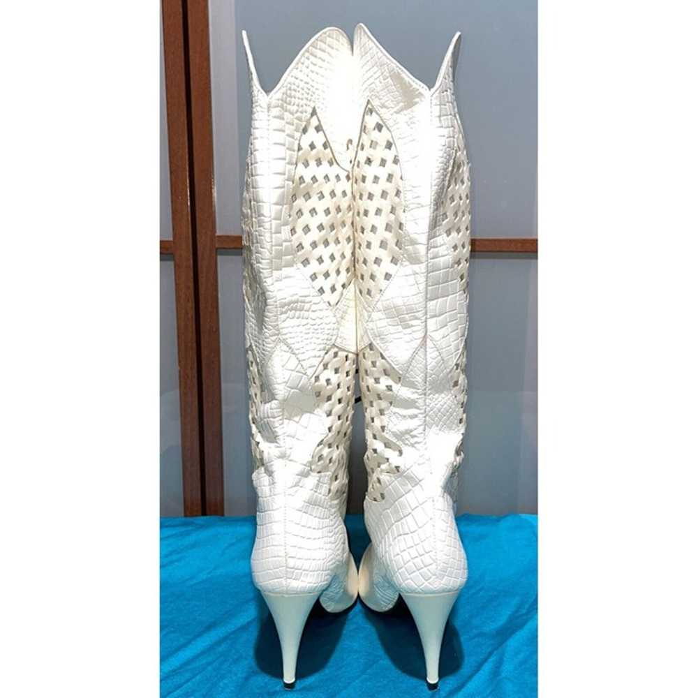 Vintage White Leather Perforated Alligator Emboss… - image 8