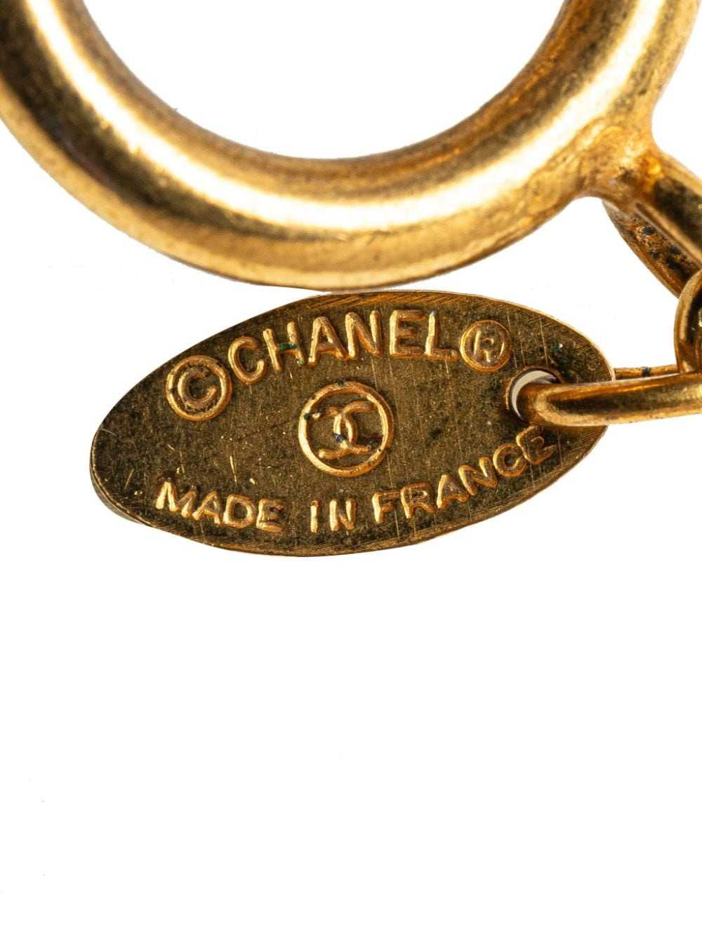 CHANEL Pre-Owned 1970-1980 CC Quilted Pendant cos… - image 3