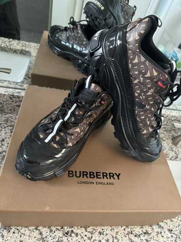 Burberry Burberry (Arthur) Low-Top Sneakers