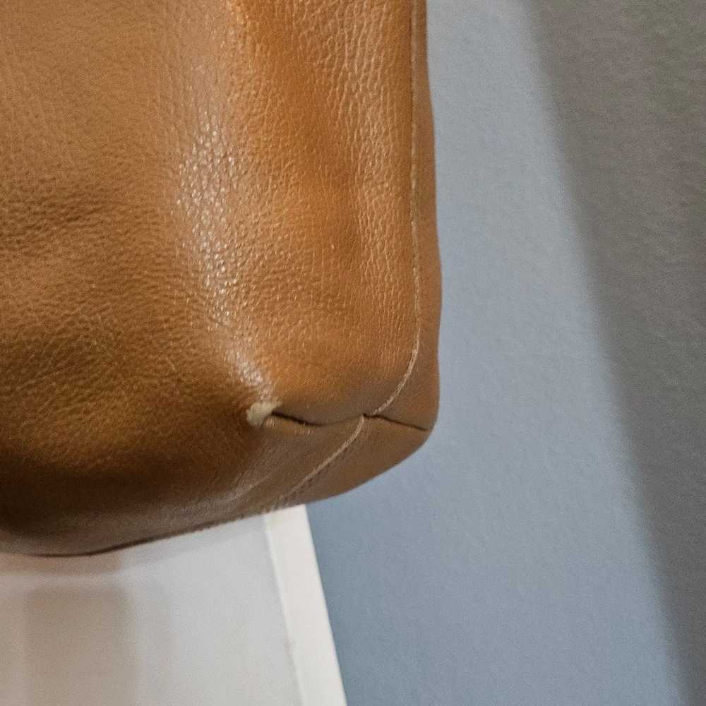 Cuyana leather tote in tan - image 11