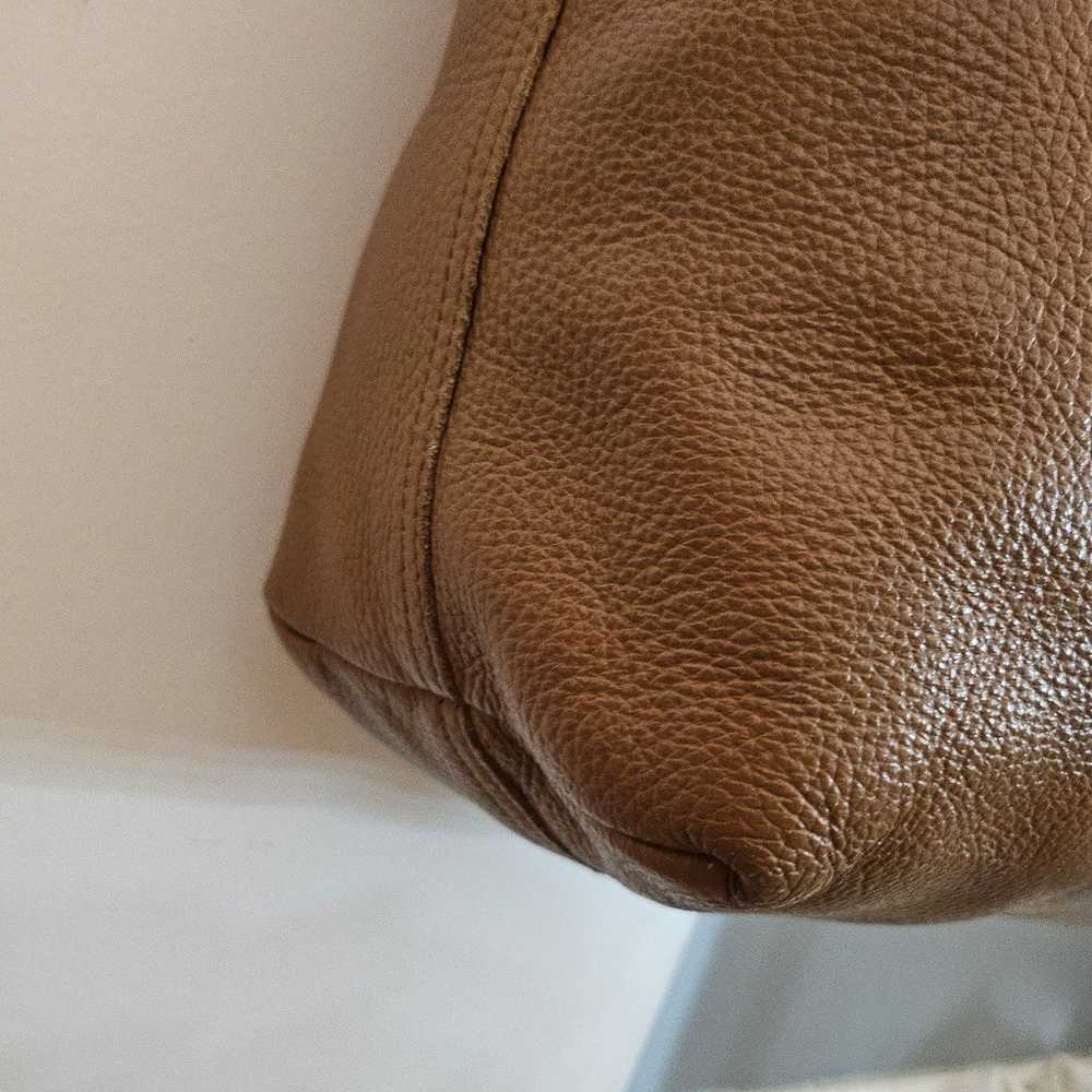 Cuyana leather tote in tan - image 12