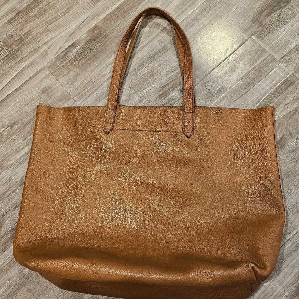 Cuyana leather tote in tan - image 4