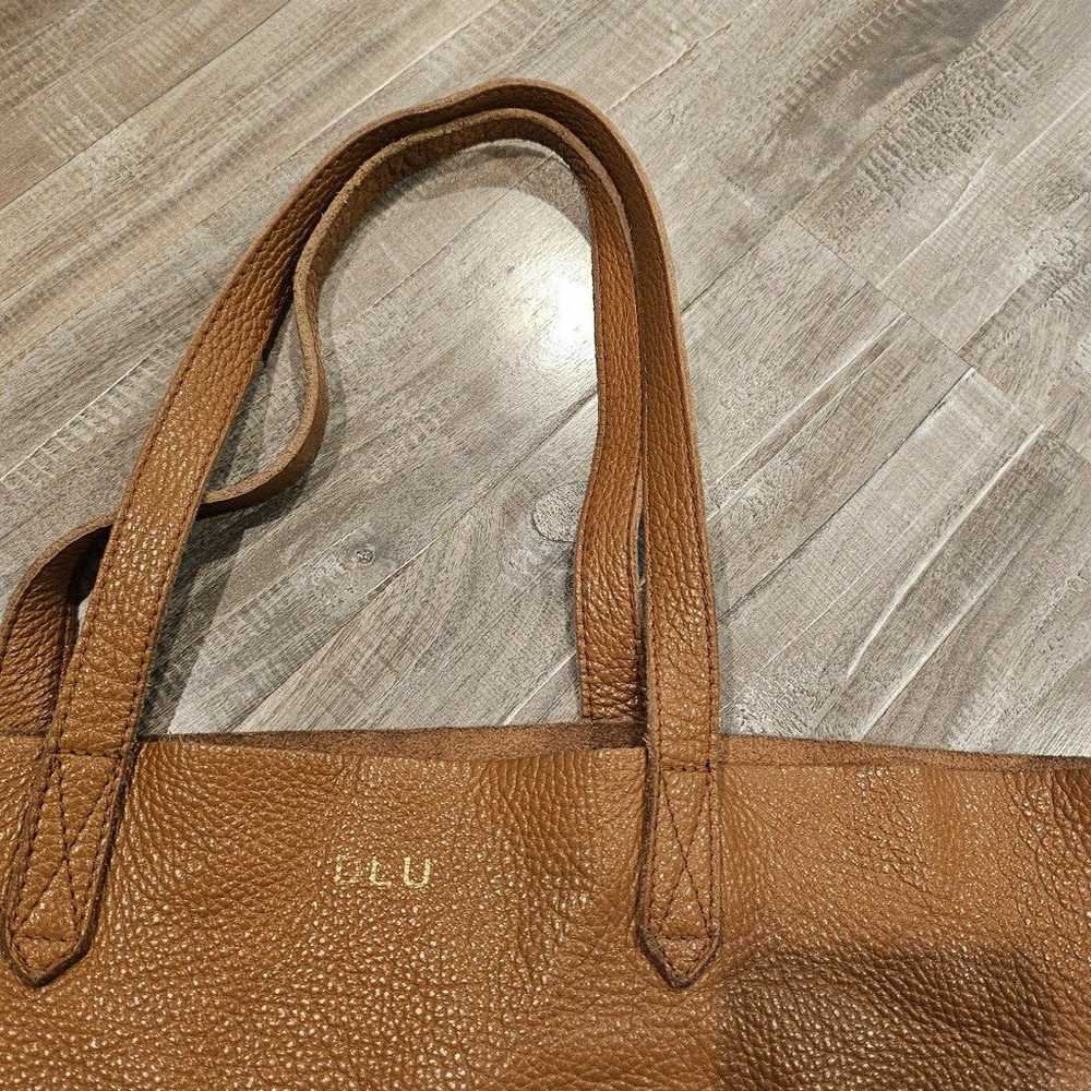 Cuyana leather tote in tan - image 5