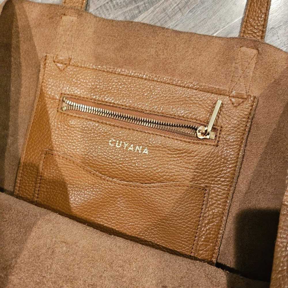 Cuyana leather tote in tan - image 6