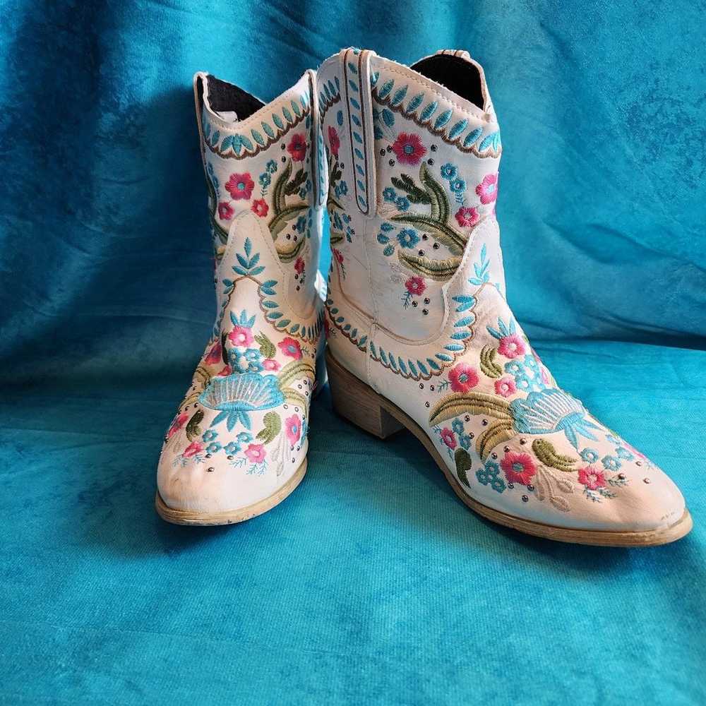 Women's Western Floral cowboy boot - image 1