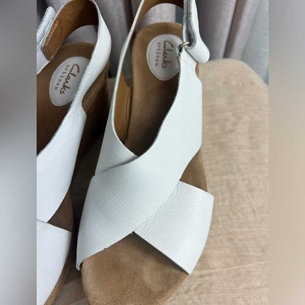 New Clarks Women's White and Tan Sandals Leather … - image 4