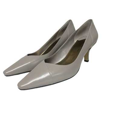 Bella Vita Womens Size 11W Taupe Pointed Heels - image 1