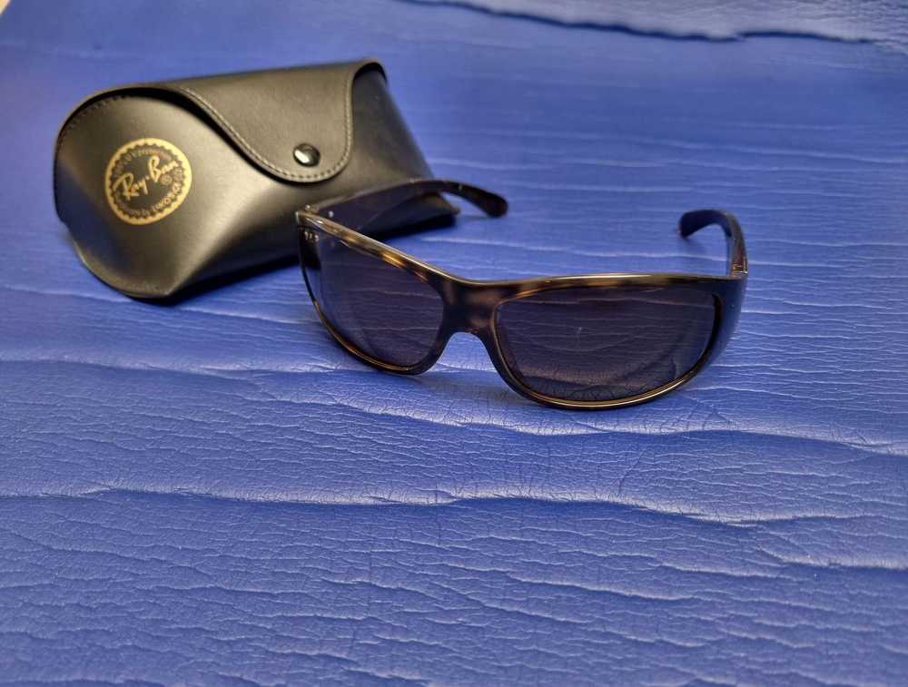 RayBan Vintage RayBan Tortoise Frame Sunglasses +… - image 6