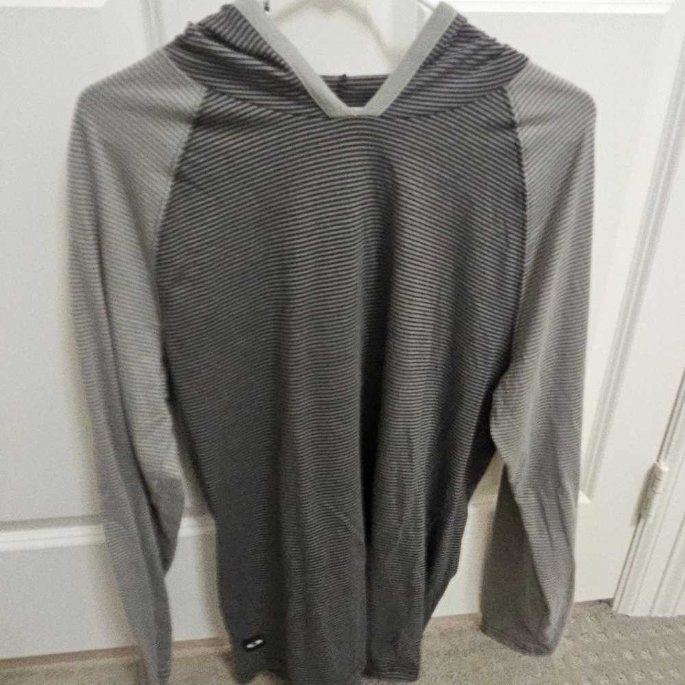Oakley Long Sleeve Shirts with Hood selling all 4… - image 3