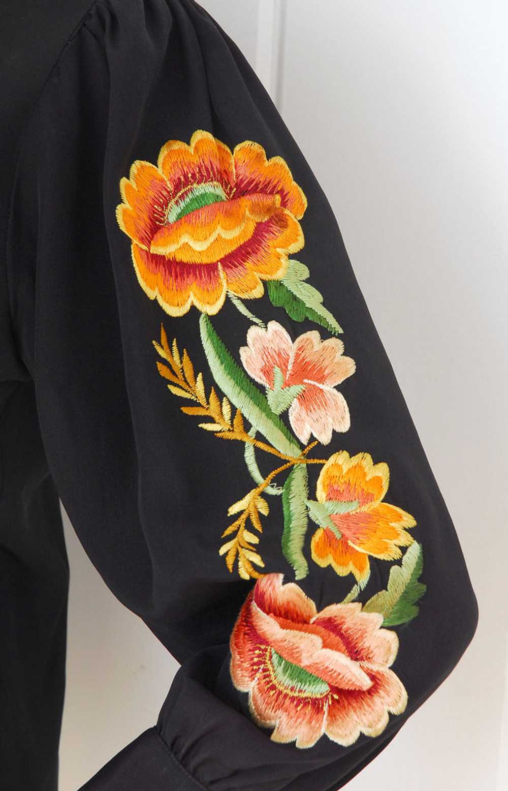 Casa Saucedo Embroidered Blouse / 1940s - image 3