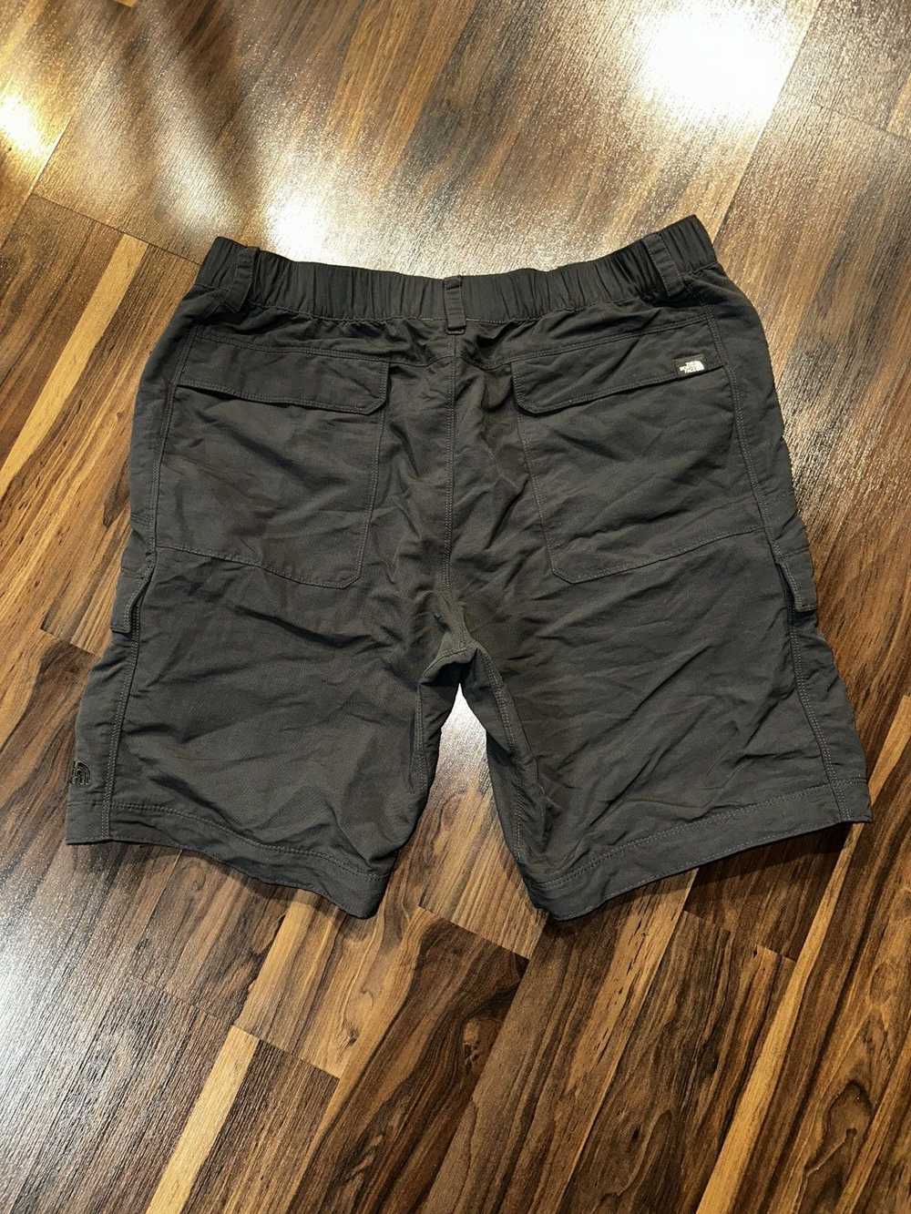 The North Face NORTH FACE Nylon Cargo Shorts Size… - image 1