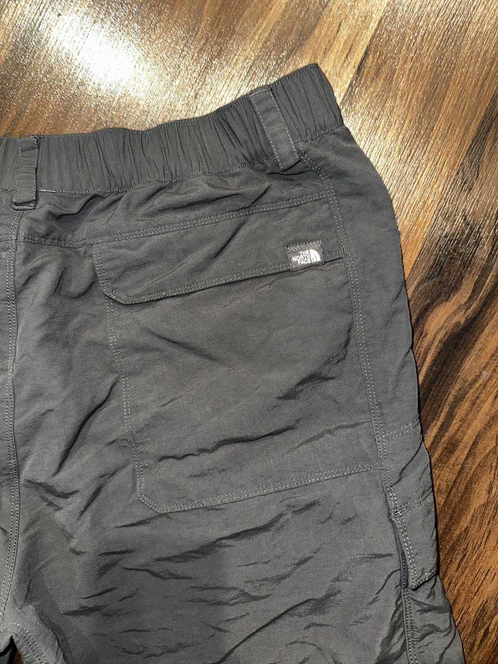 The North Face NORTH FACE Nylon Cargo Shorts Size… - image 2