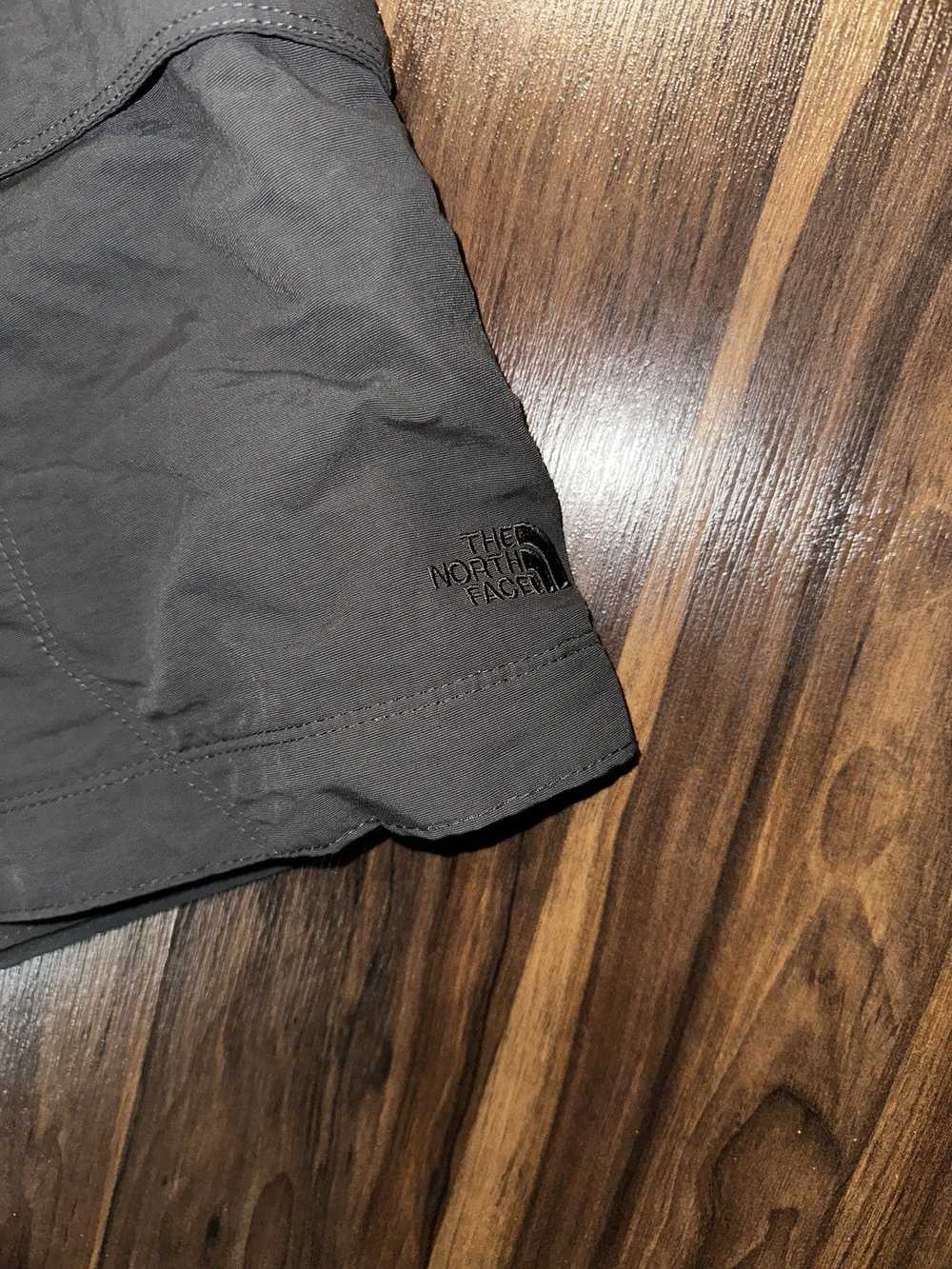 The North Face NORTH FACE Nylon Cargo Shorts Size… - image 4