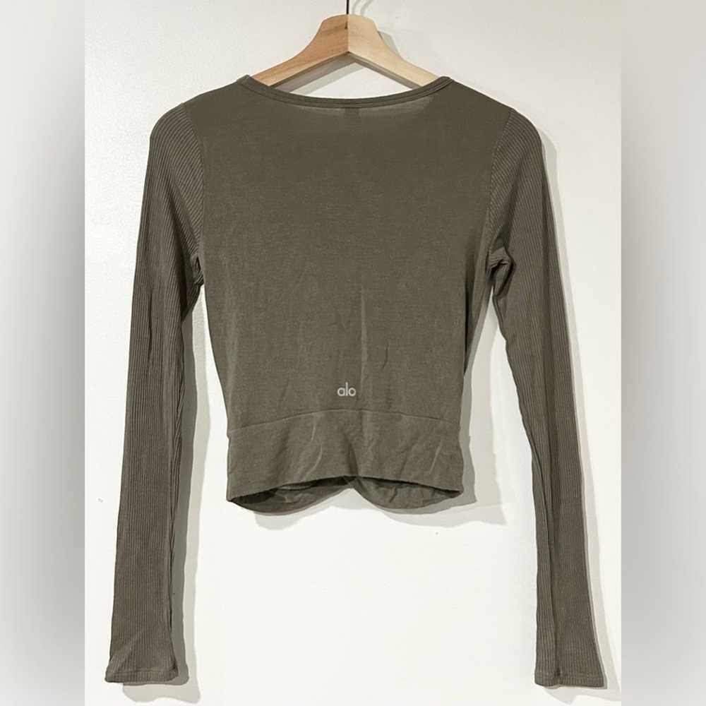 Alo Cover Long Sleeve Top in Olive Branch M - image 6