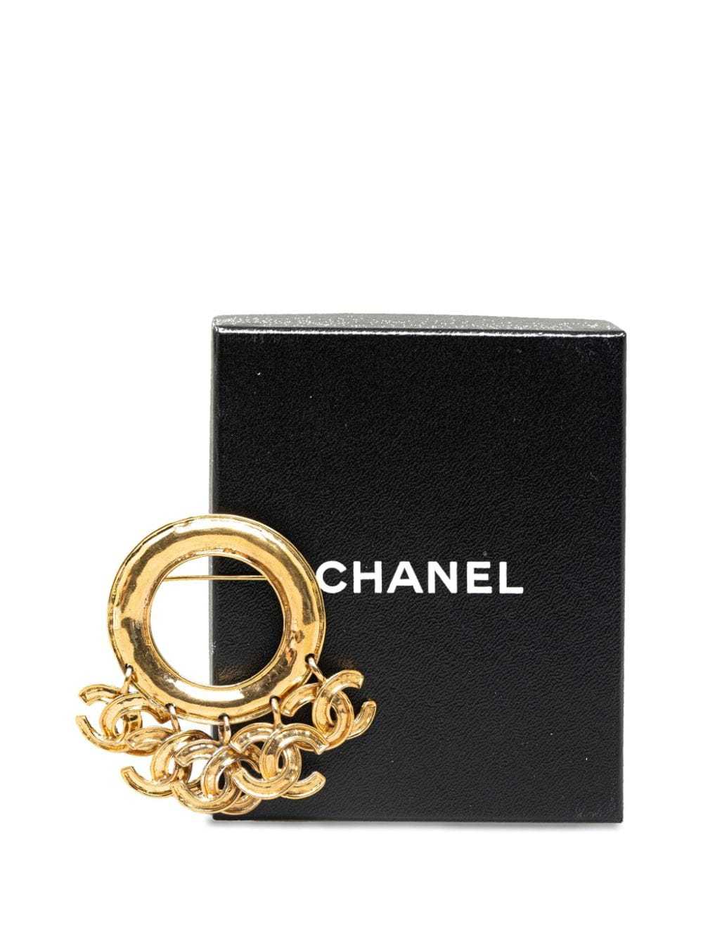 CHANEL Pre-Owned 1994 CC Swing costume brooch - G… - image 5
