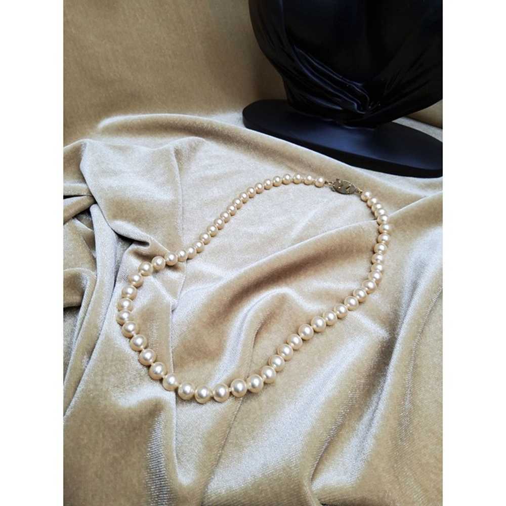 vintage faux pearl choker necklace with gold tone… - image 4