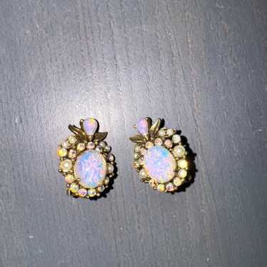 1950s HOLLYCRAFT OPAL AND RHINESTONE Clip-ons - image 1