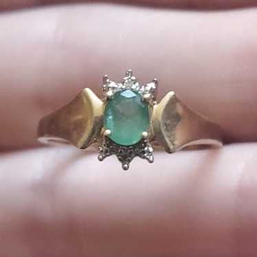 10k gold emerald diamond vintage ring - image 1