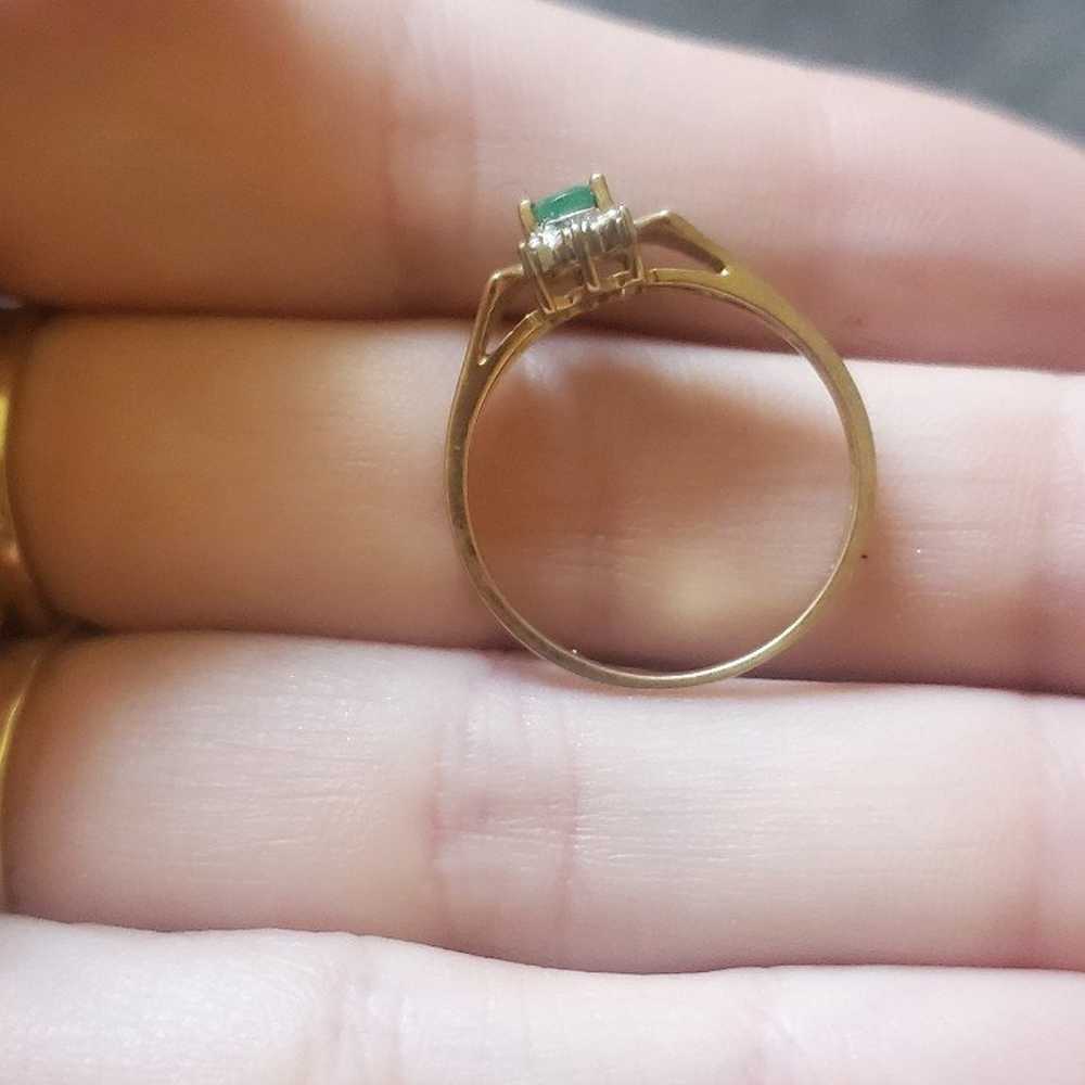 10k gold emerald diamond vintage ring - image 4