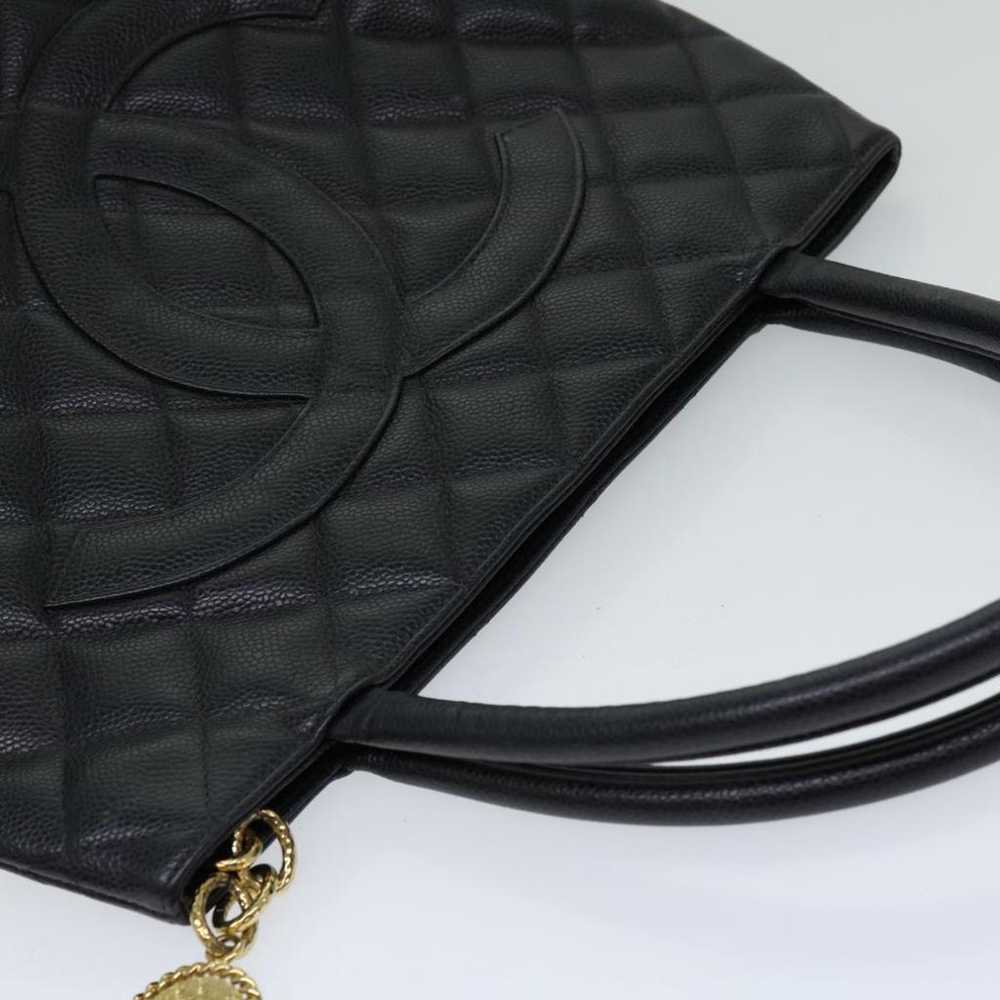 Chanel Médaillon leather tote - image 4