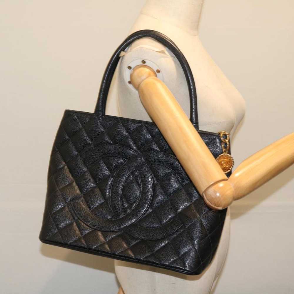 Chanel Médaillon leather tote - image 7