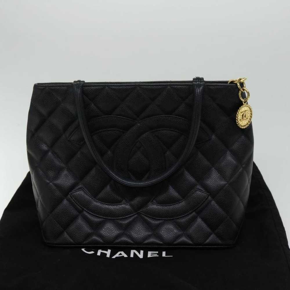 Chanel Médaillon leather tote - image 8