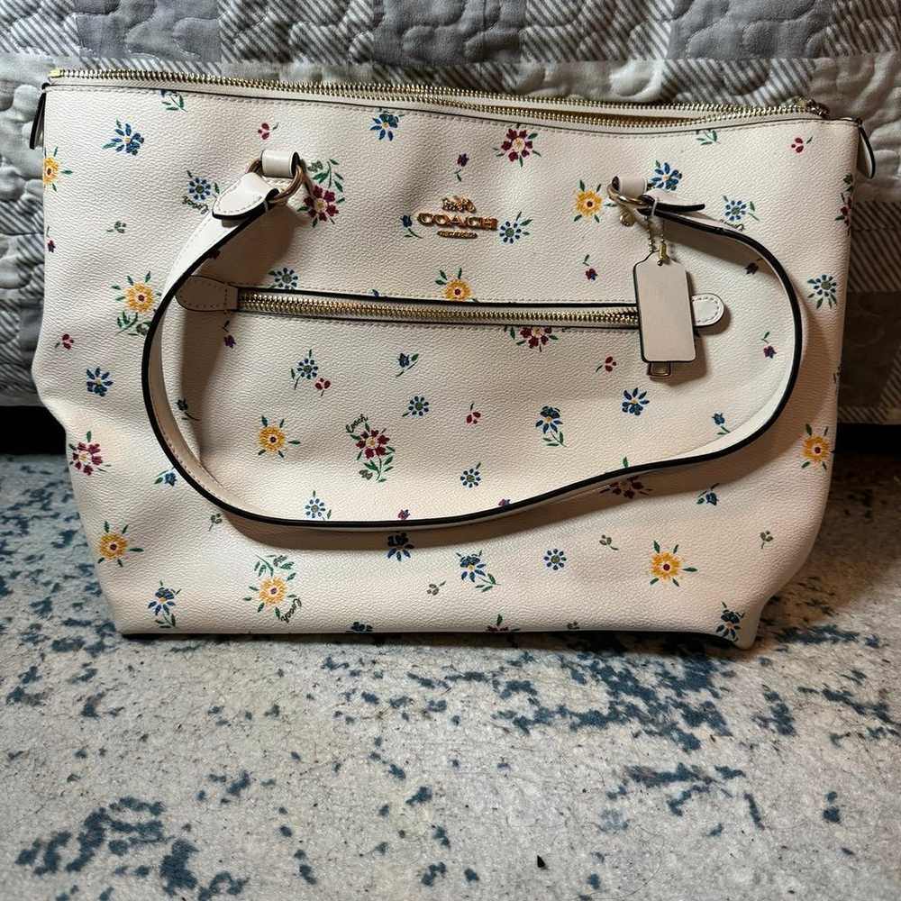 COACH Gallery Tote With Floral Print purse bag - image 1