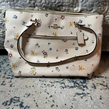 COACH Gallery Tote With Floral Print purse bag - image 1