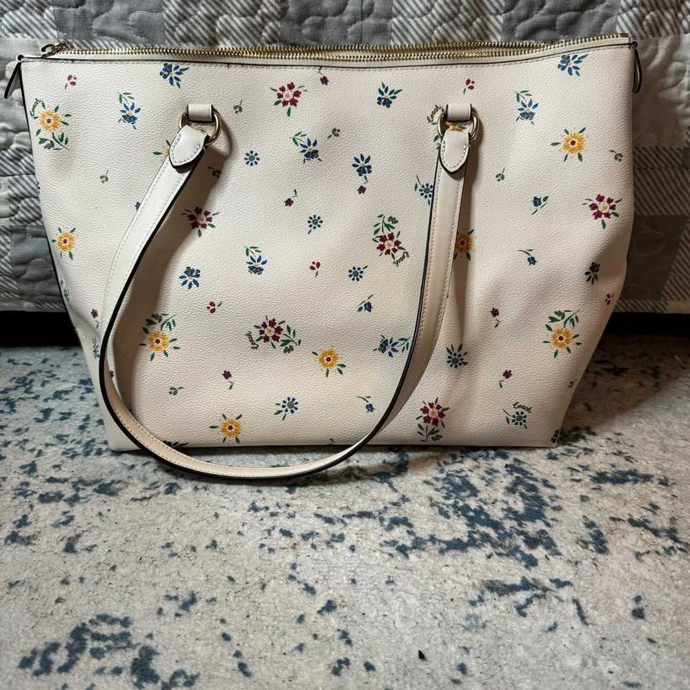 COACH Gallery Tote With Floral Print purse bag - image 2