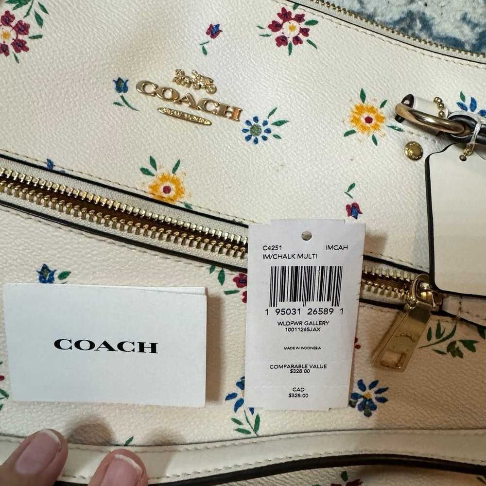 COACH Gallery Tote With Floral Print purse bag - image 4