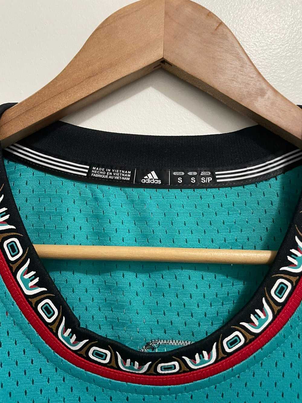 Adidas × Streetwear × Vintage Vancouver Grizzlies… - image 3