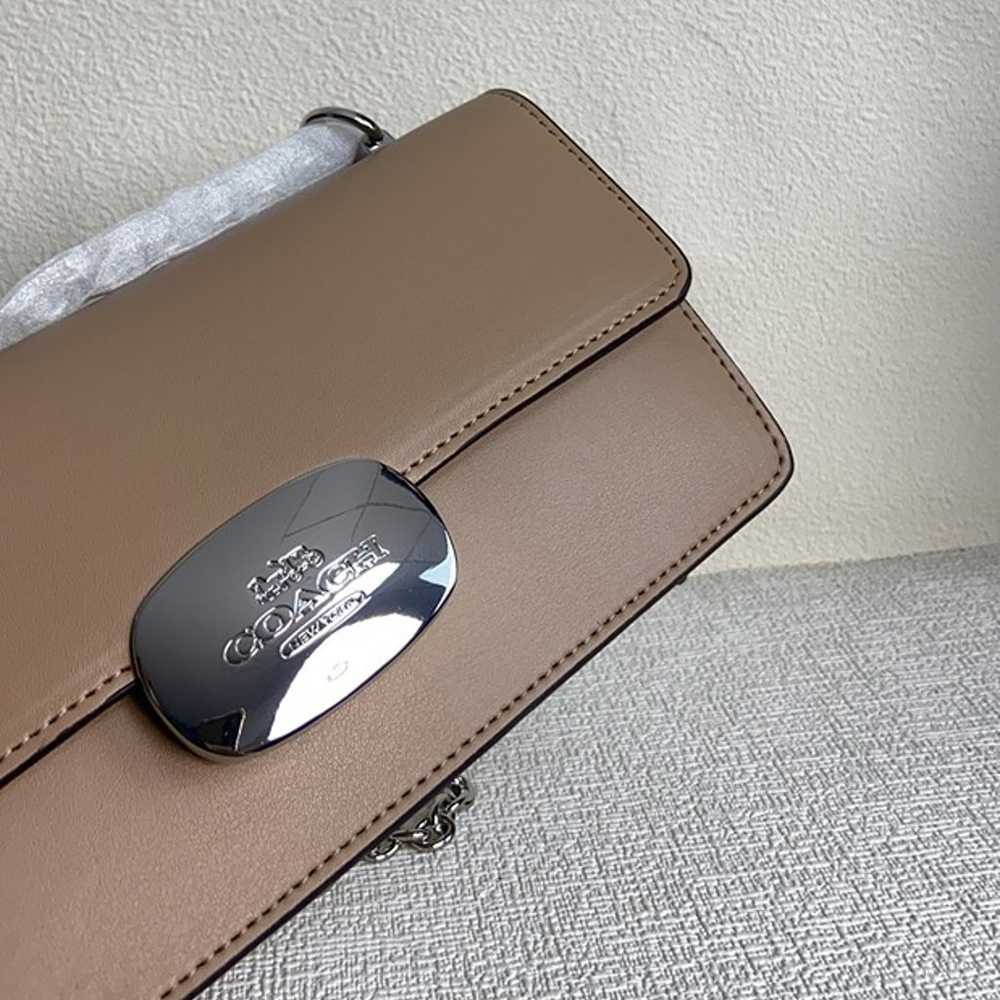 A women's handbag with a high class look. - image 5