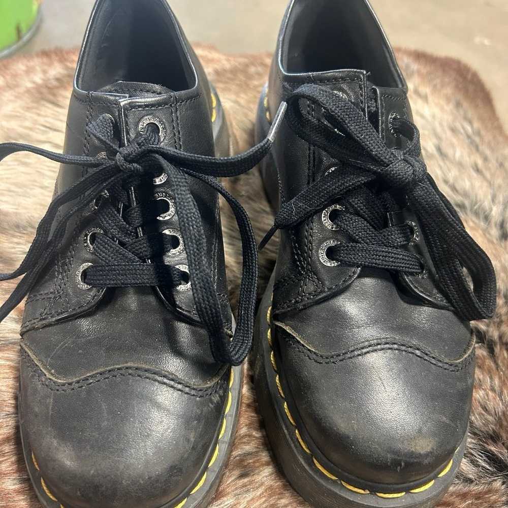 Dr Martens black leather sz 8 shoes - image 1