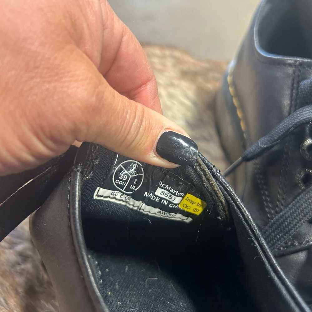 Dr Martens black leather sz 8 shoes - image 9