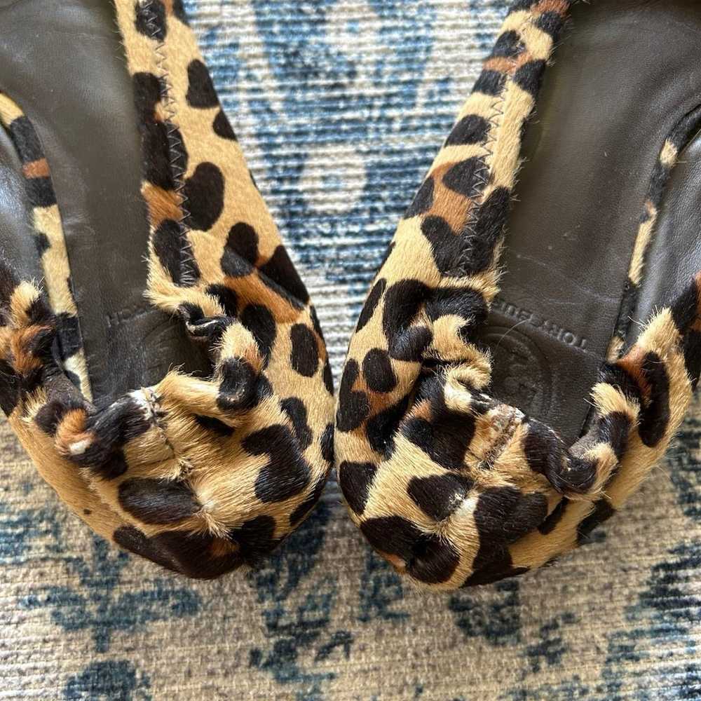 Tory Burch calf hair leopard ballet flat 8.5 - image 5