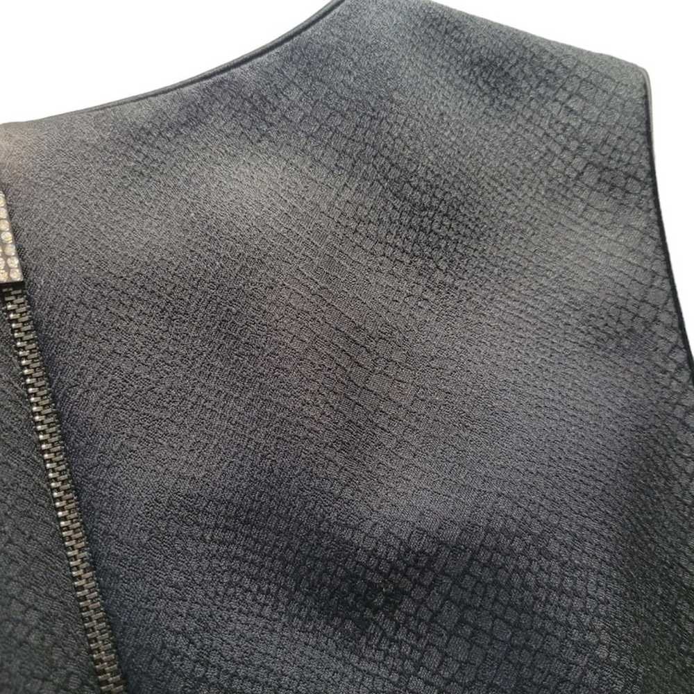 Elegant Tahari Black Dress with Textured Fabric -… - image 10
