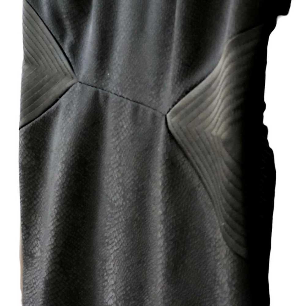 Elegant Tahari Black Dress with Textured Fabric -… - image 5