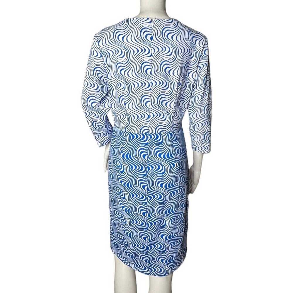 J. McLaughlin Dress Womens Medium Blue White Swir… - image 4