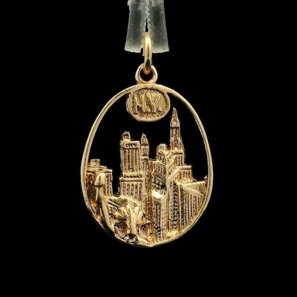 Collectible 14k Yellow Gold 3D Detailed New York … - image 2