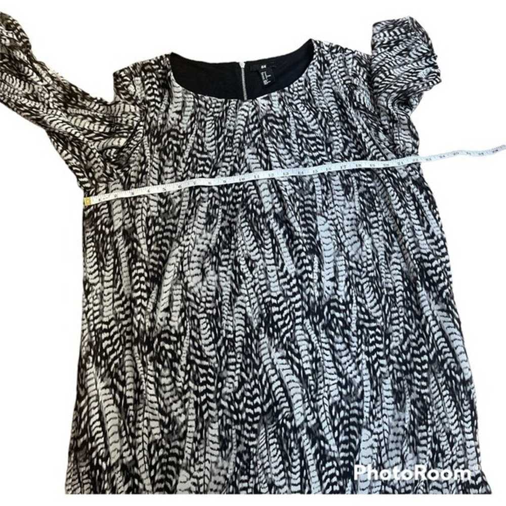 H&M black and white feather printed shift dress s… - image 4