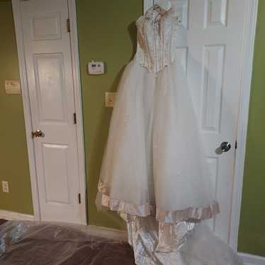 Elegant Wedding Dress size 4 - image 1